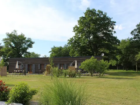 Espace extérieur du domaine de gîtes près de Chambord