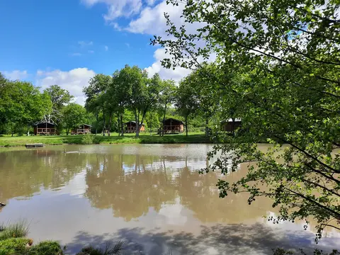 Parc et hébergements de La Ferme des Poulardières à Crouy-sur-Cosson