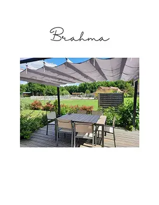 Terrasse du gîte Brahma avec salon de jardin, près des piscines chauffées à Crouy-sur-Cosson