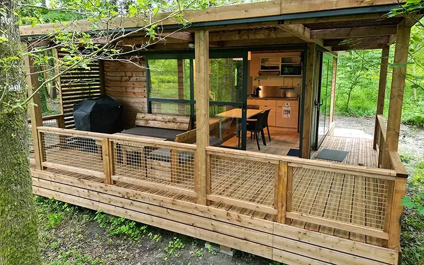 Chalet Acacia en bois avec terrasse à Crouy-sur-Cosson près de Chambord
