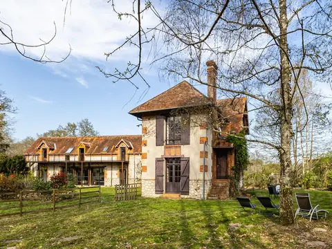 Gîte de groupe Étang des Oiseaux dans un parc boisé en Sologne près de Chambord