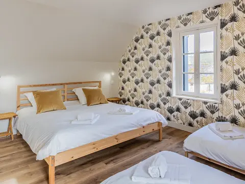 Chambre familiale Guifette avec lit double et deux lits simples près de Chambord