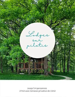 Chambre parentale du lodge en bois avec lit double 160 à Crouy-sur-Cosson