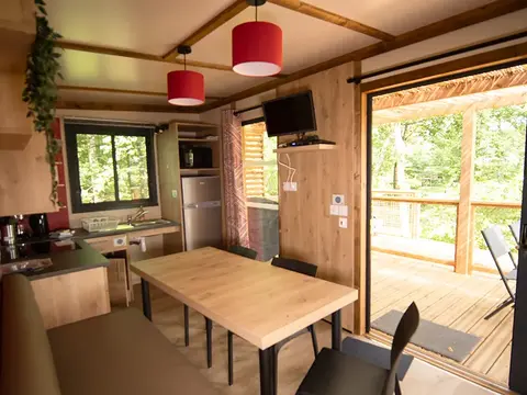 Cuisine adaptée du chalet PMR Merisier à Crouy-sur-Cosson, gîte Tourisme et Handicap