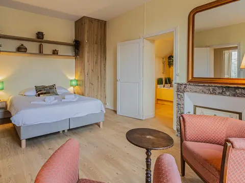 Chambre Martin Pêcheur avec lit 160 dans le gîte de groupe Étang des Oiseaux