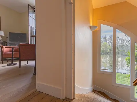 Salle de bain privée avec baignoire de la chambre Martin Pêcheur