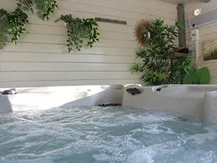 Spa jacuzzi et espace détente aux Poulardières