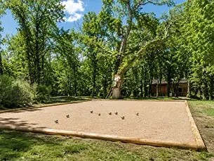 Terrain de pétanque au domaine des Poulardières près de Chambord